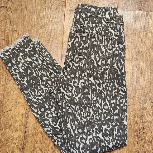 EASEL Gray Animal Print Skinny Distressed Jeans - Large - NWT NEW - Picture 3 of 4
